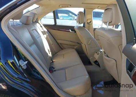 2012 Mercedes-Benz C 250 Sport z USA, uszkodzony, nr VIN WDDGF4HB2CR207974